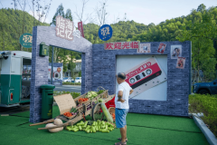 吸的年轻消费者参